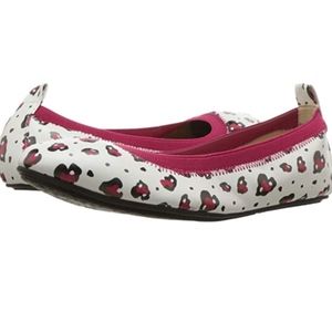 Miss Samara White Heart Leopard Print